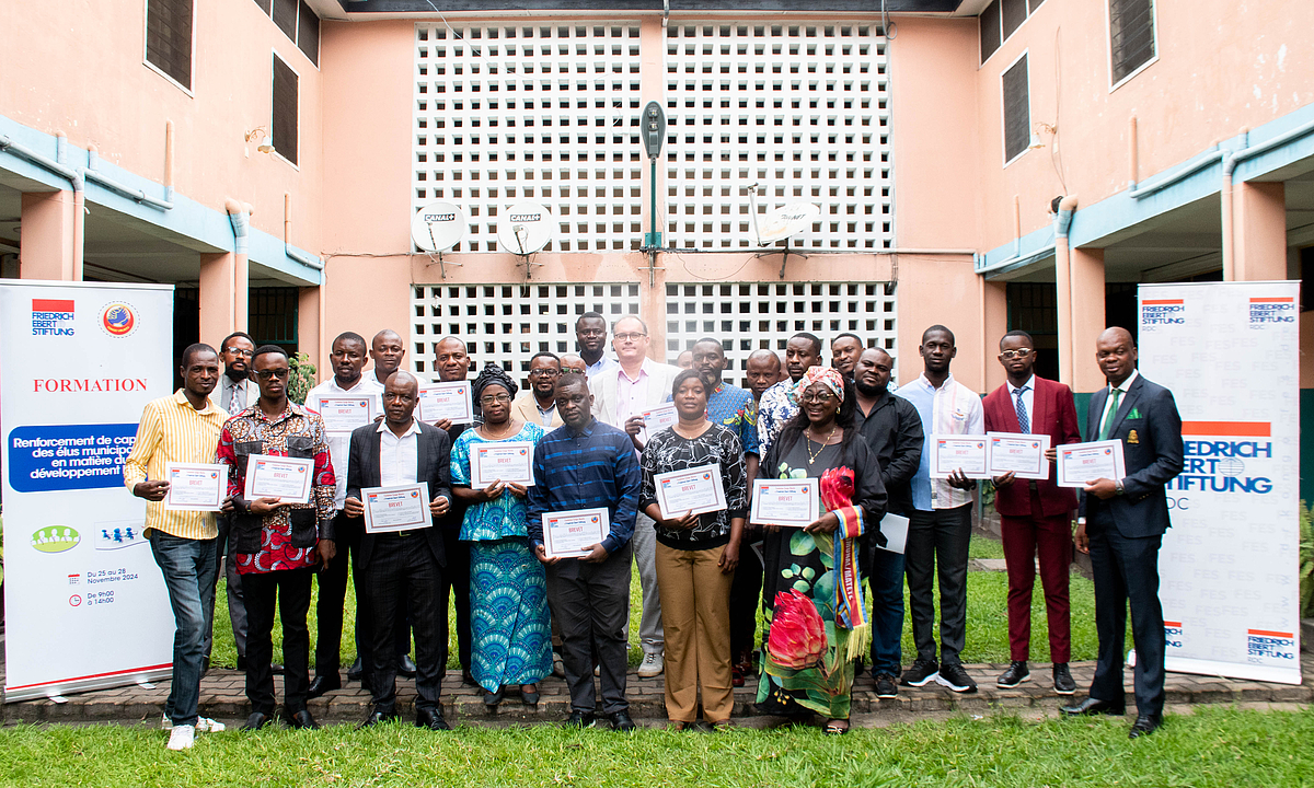 Photo de groupe après la formation de renforcement de capacité des élus
